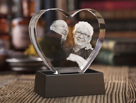 Memorial 3D photo crystal of loving grandparents.